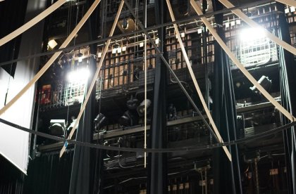 Musica non grata | Paul Hindemith: LouTkáček | Výroba scény v dílnách Národního divadla
